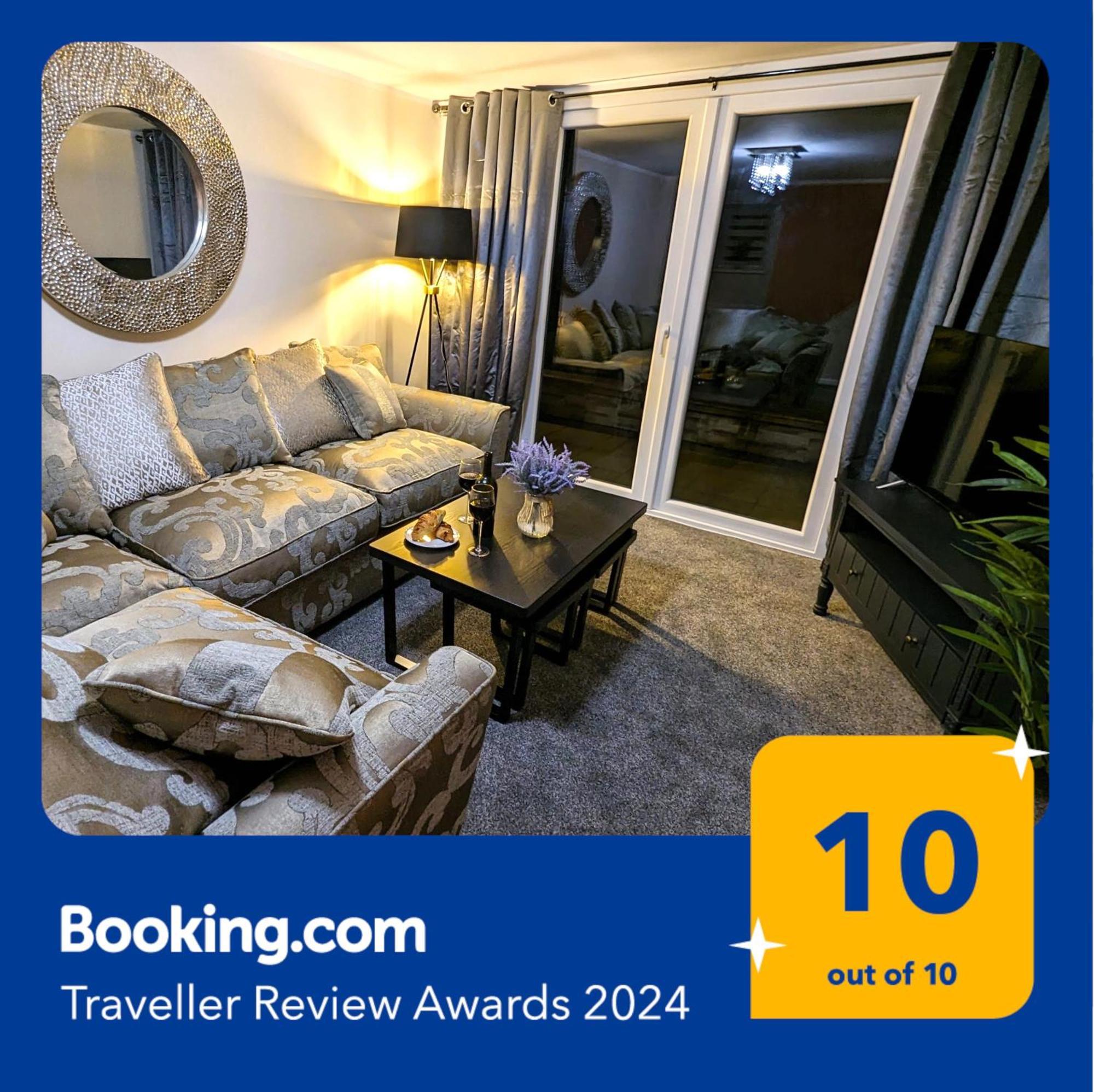 6 Guests * 4 Bedroom * Free Wi-Fi *헌팅던 외부 사진