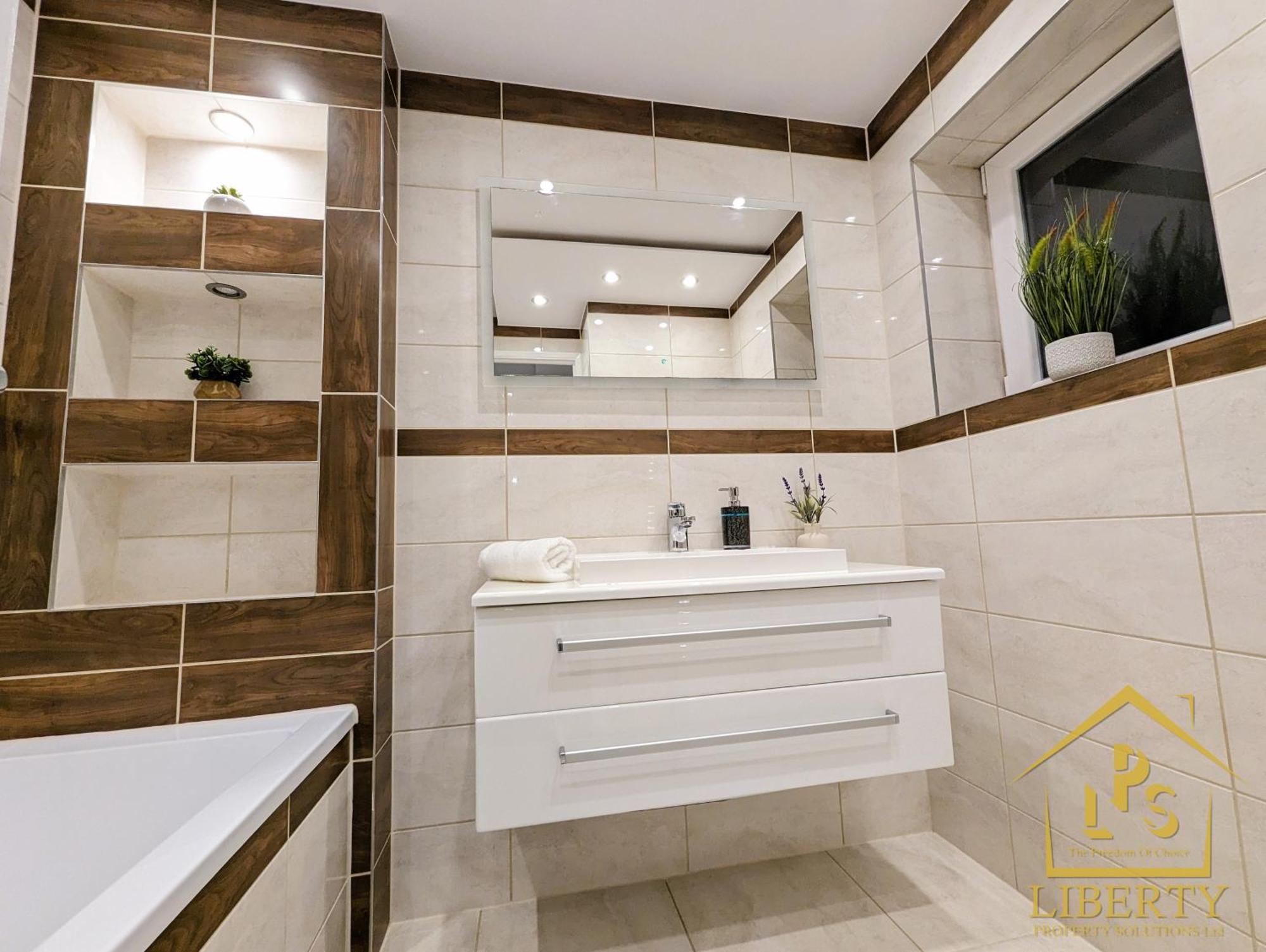 6 Guests * 4 Bedroom * Free Wi-Fi *헌팅던 외부 사진
