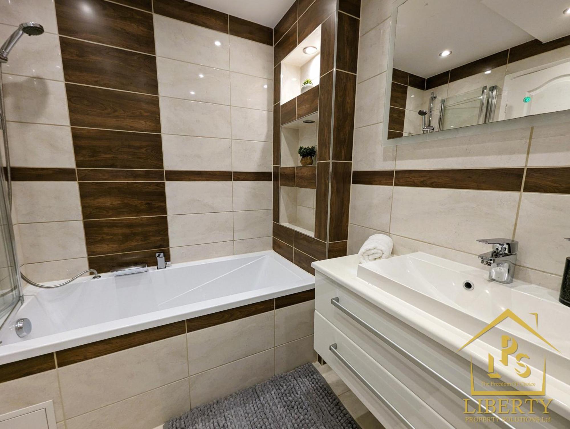 6 Guests * 4 Bedroom * Free Wi-Fi *헌팅던 외부 사진