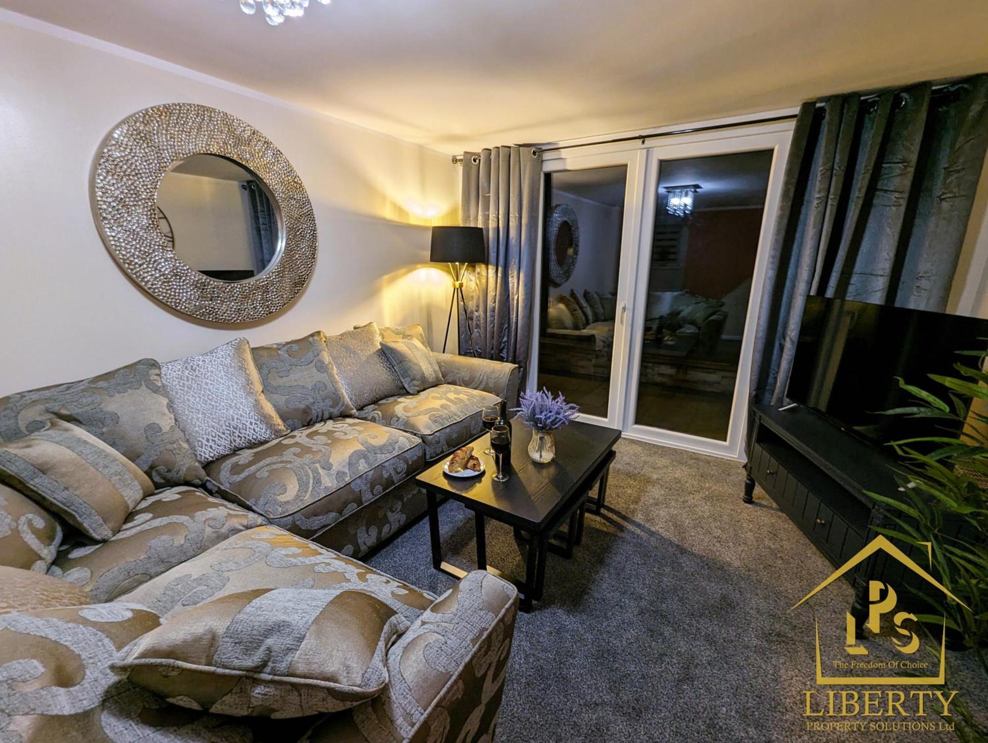 6 Guests * 4 Bedroom * Free Wi-Fi *헌팅던 외부 사진